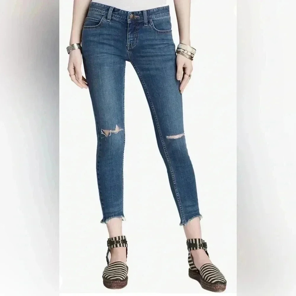 Free People distressed frayed mid rise trendy medium wash ankle denim jean 26